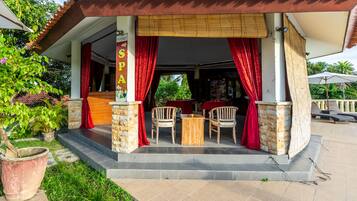 Bandagens desintoxicantes, reflexologia, manicure e pedicure