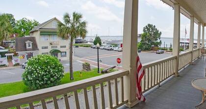 Riverview Hotel