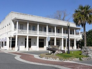 Porch - Riverview Hotel (St. Marys)