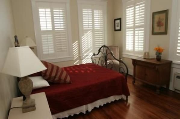 Zimmer | Zimmersafe, individuell dekoriert, individuell eingerichtet