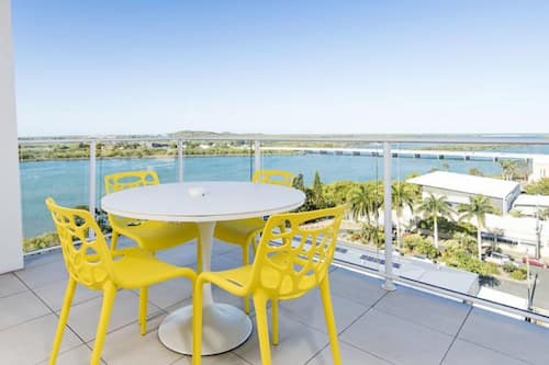 One Bedroom Riverview Apartment with balcony | Balcony