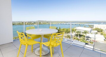 One Bedroom Riverview Apartment with balcony | Balcony
