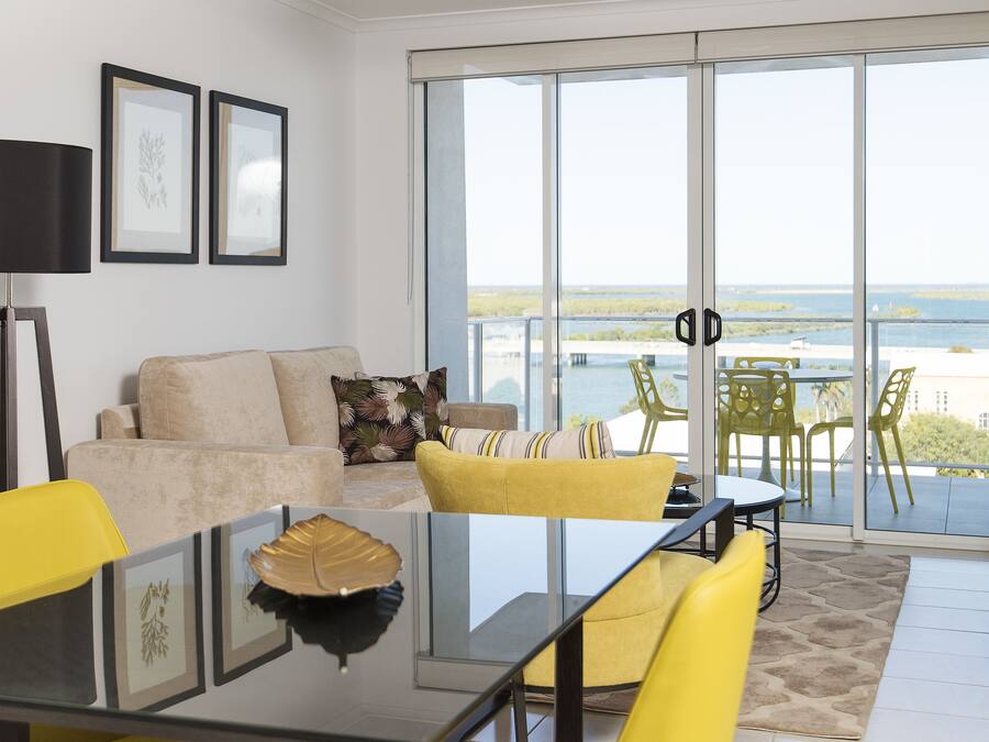 Appartement Premium, 1 chambre, terrasse, vue fleuve | Salle de séjour