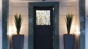 Interior entrance - Hotel Watergate Okayama - Adults Only (Okayama)