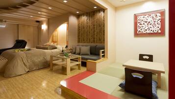 Chambre Luxe, 1 très grand lit | Couette en duvet d'oie, minibar, décoration personnalisée