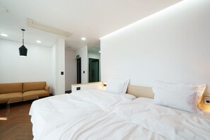 デラックス ツインルーム (Netflix Available) | セーフティボックス (室内)、デスク、遮光カーテン、防音設備