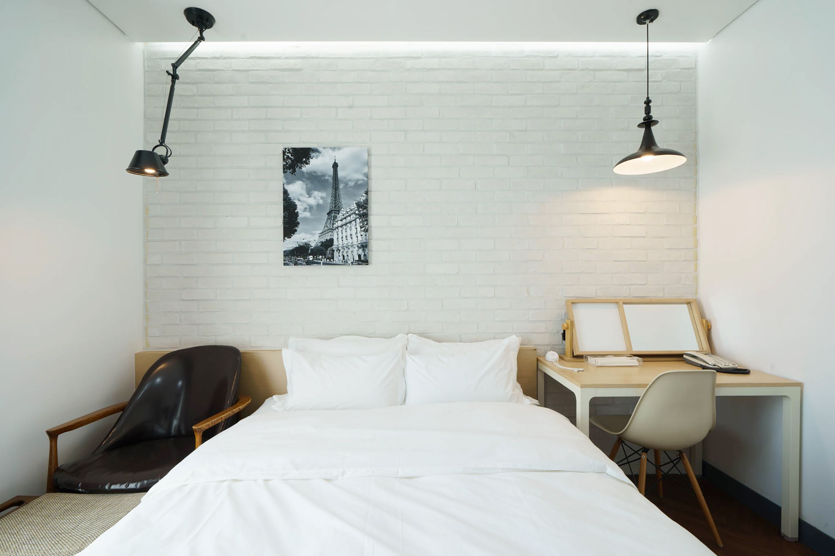 standard room (netflix available in some rooms) | in-room safe, desk, blackout curtains, soundproofing