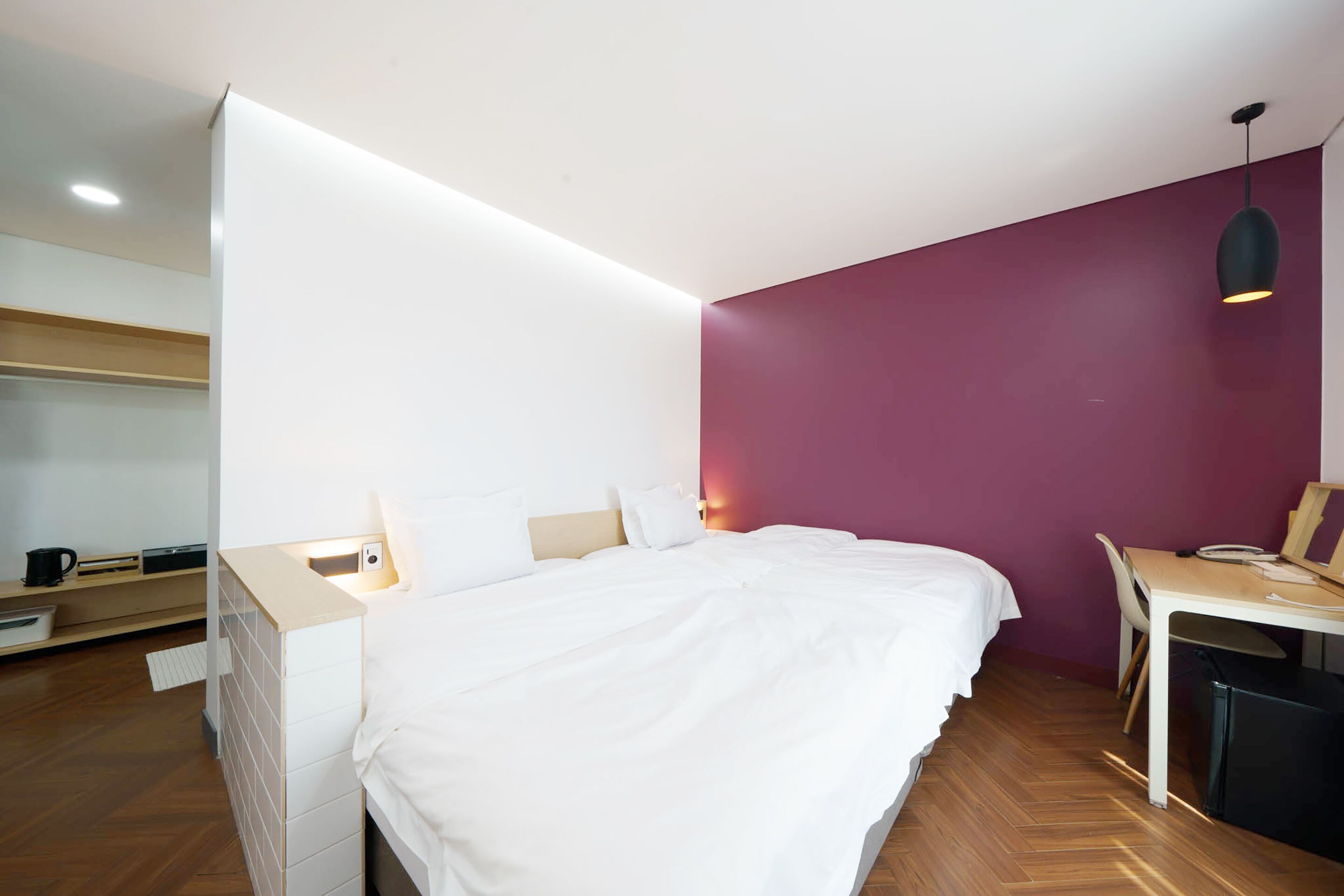 deluxe twin room (netflix available) | in-room safe, desk, blackout curtains, soundproofing