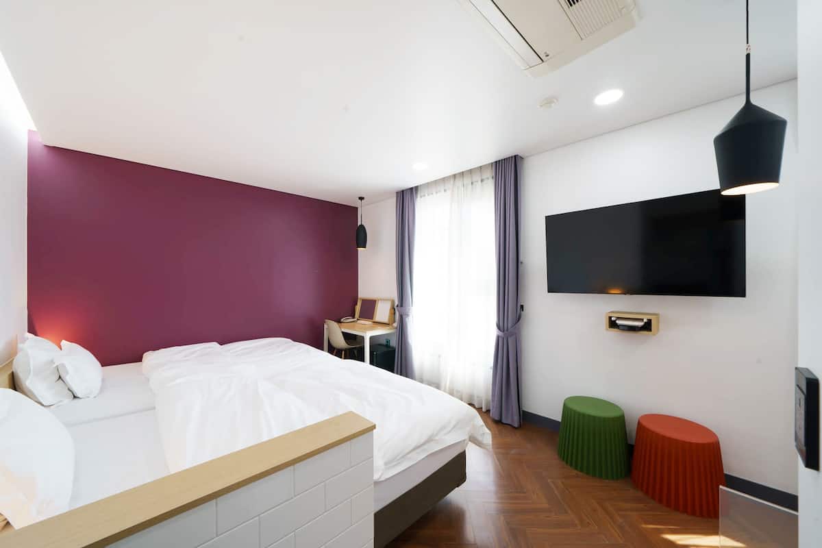 Deluxe Twin Room (OTT Available) | In-room safe, desk, blackout drapes, soundproofing