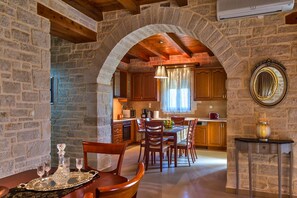 Dining - Villa Ahlades (Mylopotamos)