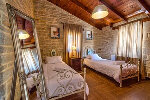 4 bedrooms, premium bedding, desk, soundproofing