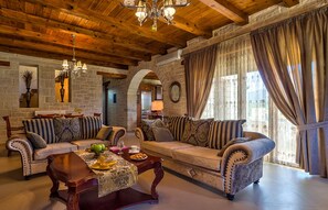 Fireplace - Villa Ahlades (Mylopotamos)