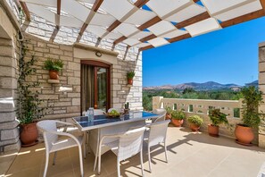 Villa, 4 Schlafzimmer | 4 Schlafzimmer, hochwertige Bettwaren, Schreibtisch