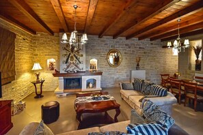 Villa, 4 Schlafzimmer | 4 Schlafzimmer, hochwertige Bettwaren, Schreibtisch