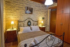 Villa, 4 Schlafzimmer | 4 Schlafzimmer, hochwertige Bettwaren, Schreibtisch