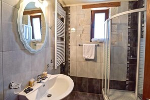 Villa, 4 chambres | Salle de bain