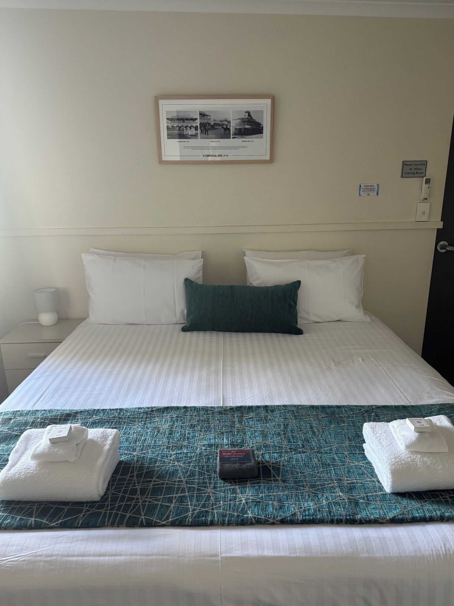 Motel Deluxe Twin Share | Down comforters, iron/ironing board, free cribs/infant beds, free WiFi
