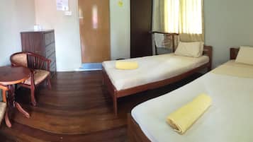 Twin Room (Aircond) | Katil lipat simpan/tambahan, Wi-fi percuma, cadar katil