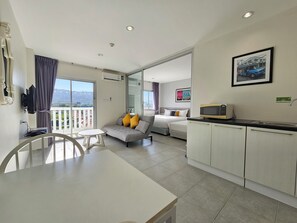 Executive Triple Room | Living area