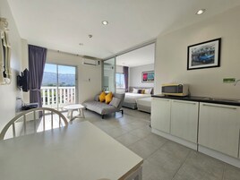 32-inch LCD TV with cable channels, TV