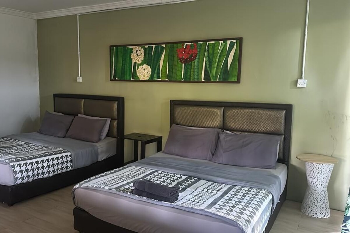 Family Studio, Multiple Beds, Kitchenette | 2 bedrooms, WiFi (free), bed sheets