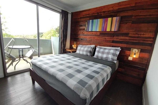 Standard Room, 1 Queen Bed | 2 bedrooms, WiFi (free), bed sheets