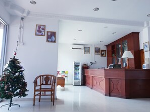 Kios check-in/check-out