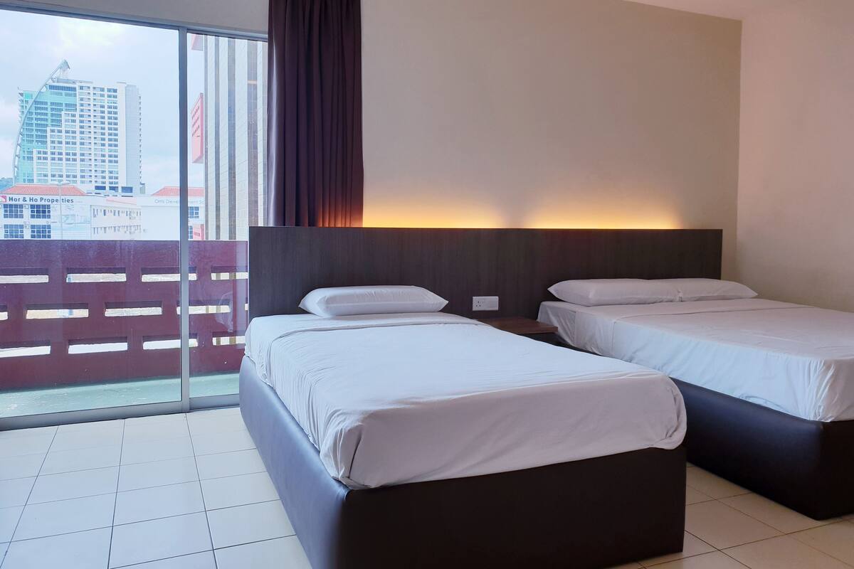 Superior Triple Room, 1 Bedroom, Non Smoking, City View | Street view