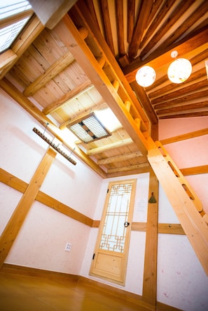 Triple Ondol (Hanbok Rental 50 percent D.C) | Free WiFi - Ilrakdang (Jeonju)