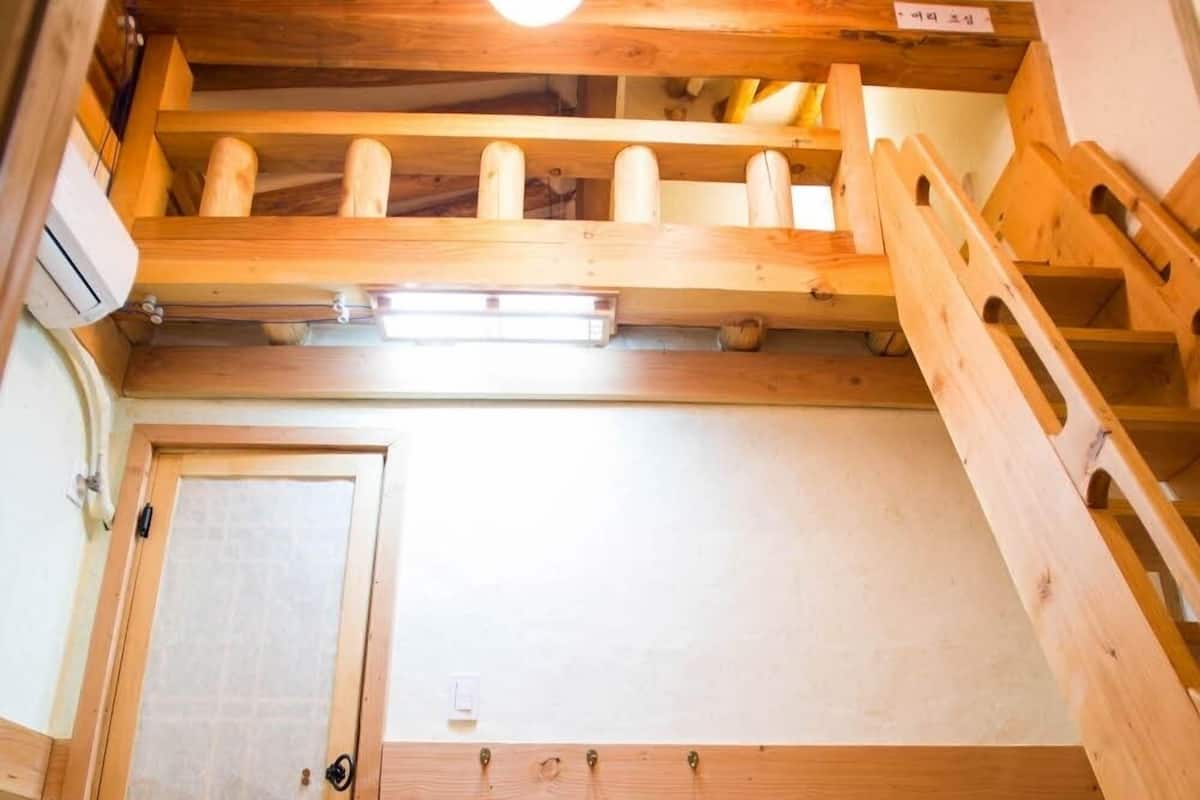 Double Ondol Room (Hanbok Rental 50 percent D.C) | WiFi (free)