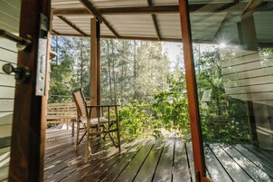 Minibar, desk, laptop workspace, free WiFi