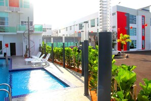 Outdoor pool - 906 Premier Hotel (Malacca City)