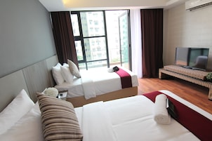 Deluxe Twin Room | 1 bedroom, premium bedding, pillowtop beds, minibar
