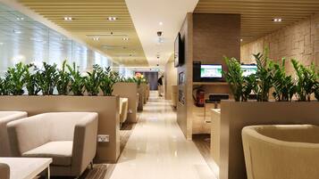 Lobby lounge