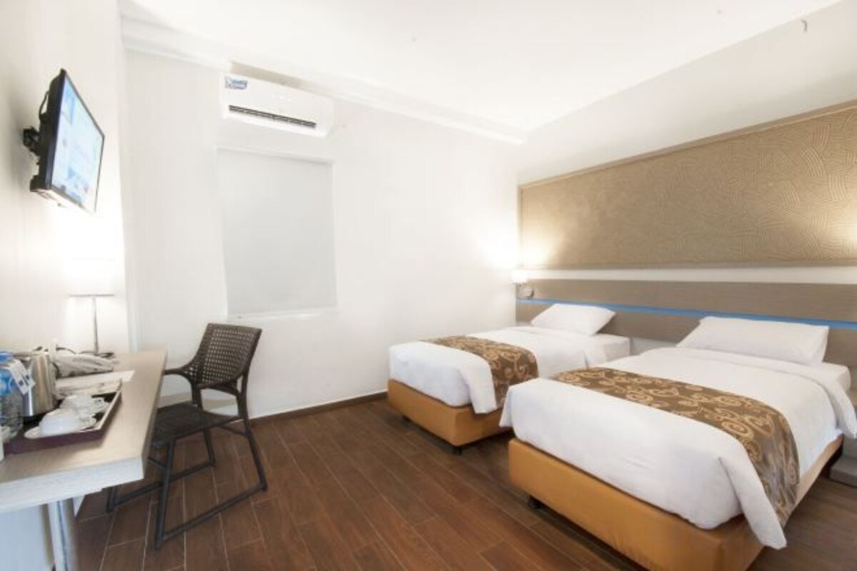 In-room safe, desk, soundproofing, free WiFi