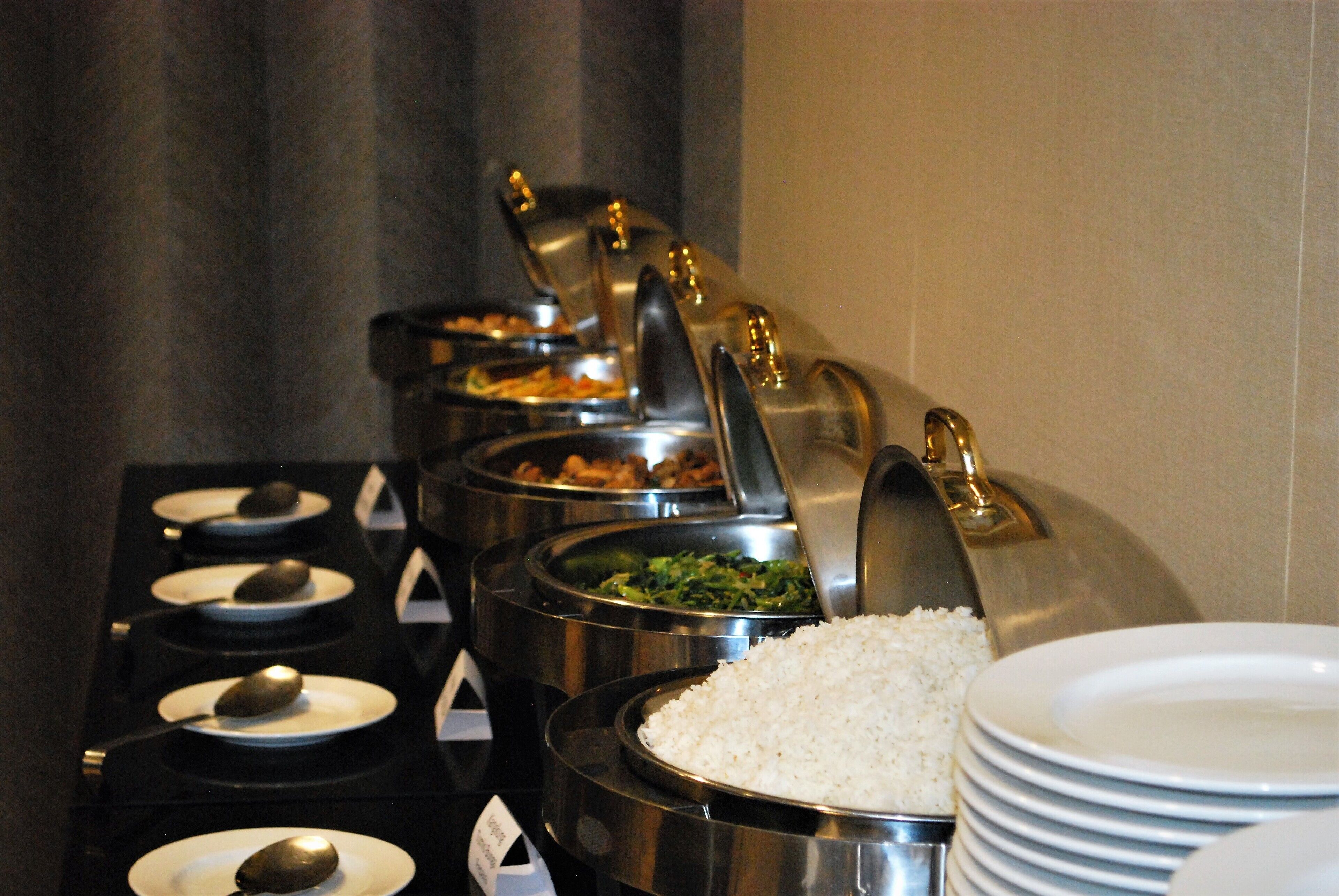 Daily buffet breakfast (IDR 60000 per person)