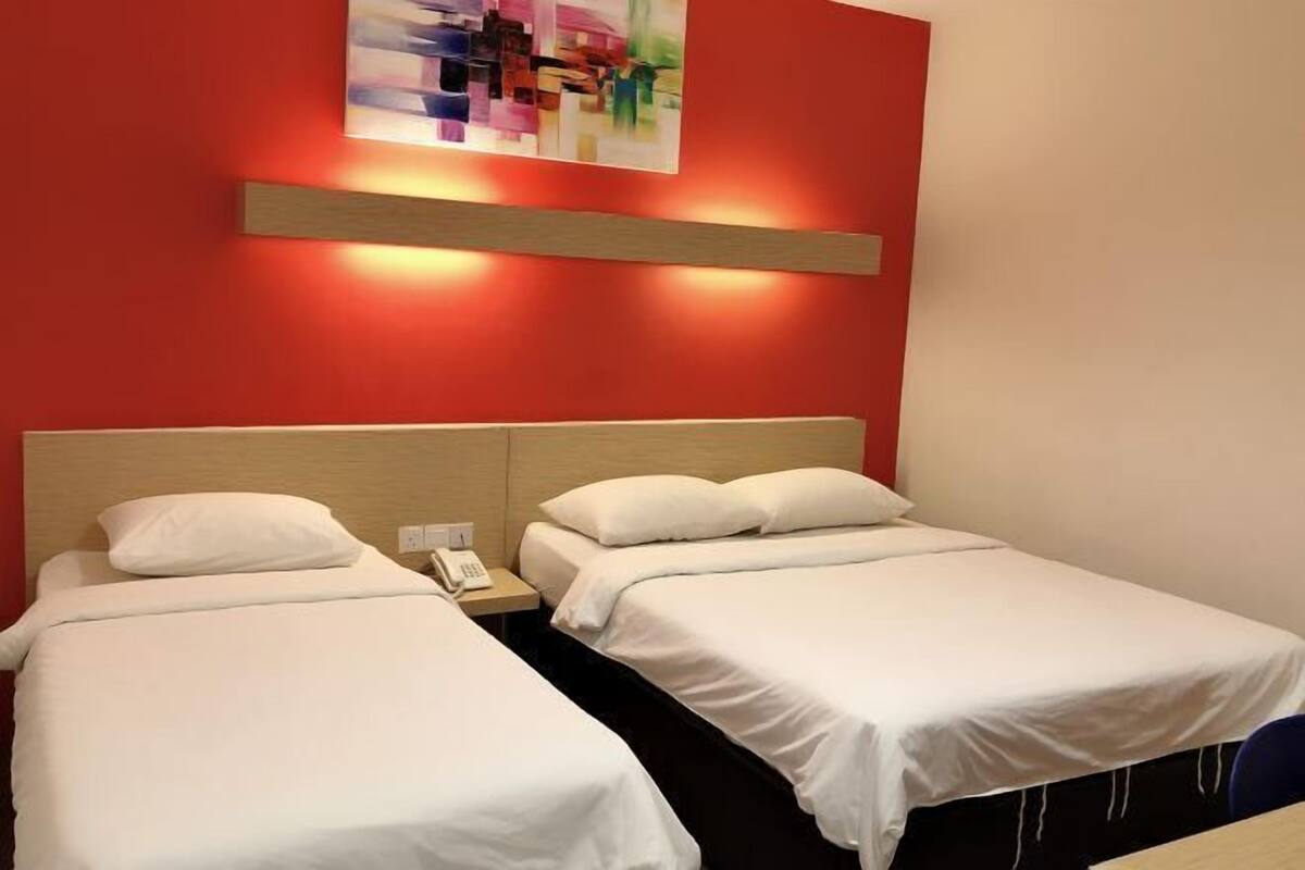 1 chambre, bureau, fer et planche à repasser, Wi-Fi gratuit
