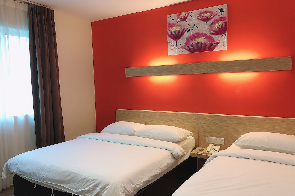 Superior Triple Room | Desk, iron/ironing board, free WiFi, bed sheets