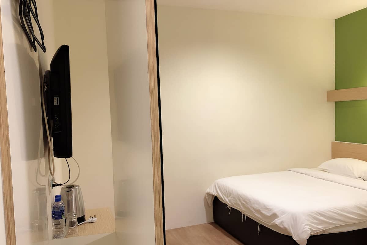 Standard Double Room | Desk, iron/ironing board, free WiFi, bed sheets