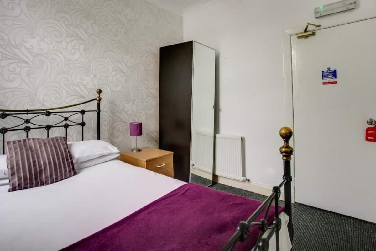 Desk, iron/ironing board, free WiFi, bed sheets