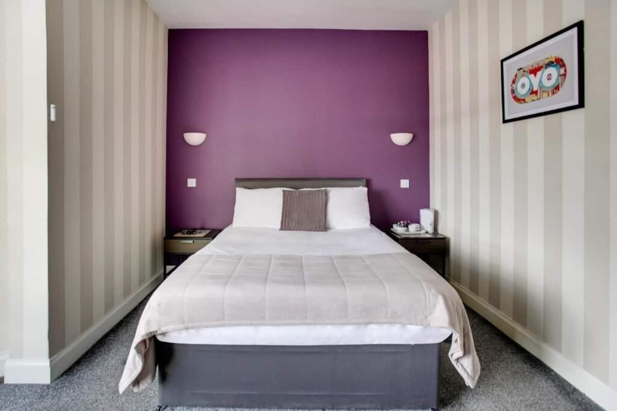 Desk, iron/ironing board, free WiFi, bed sheets
