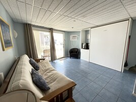 Standard Studio, Multiple Beds, Non Smoking | Individually decorated, individually furnished, cribs/infant beds