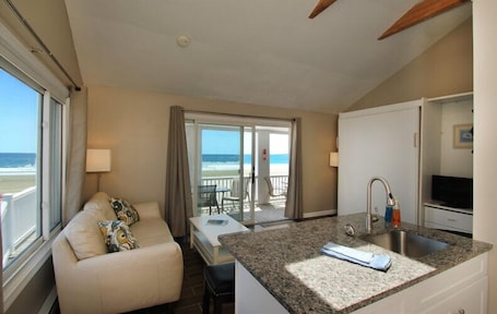 Suite | Living area. Ocean Walk Hotel