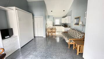 Studio, Multiple Beds | Individually decorated, individually furnished, cribs/infant beds