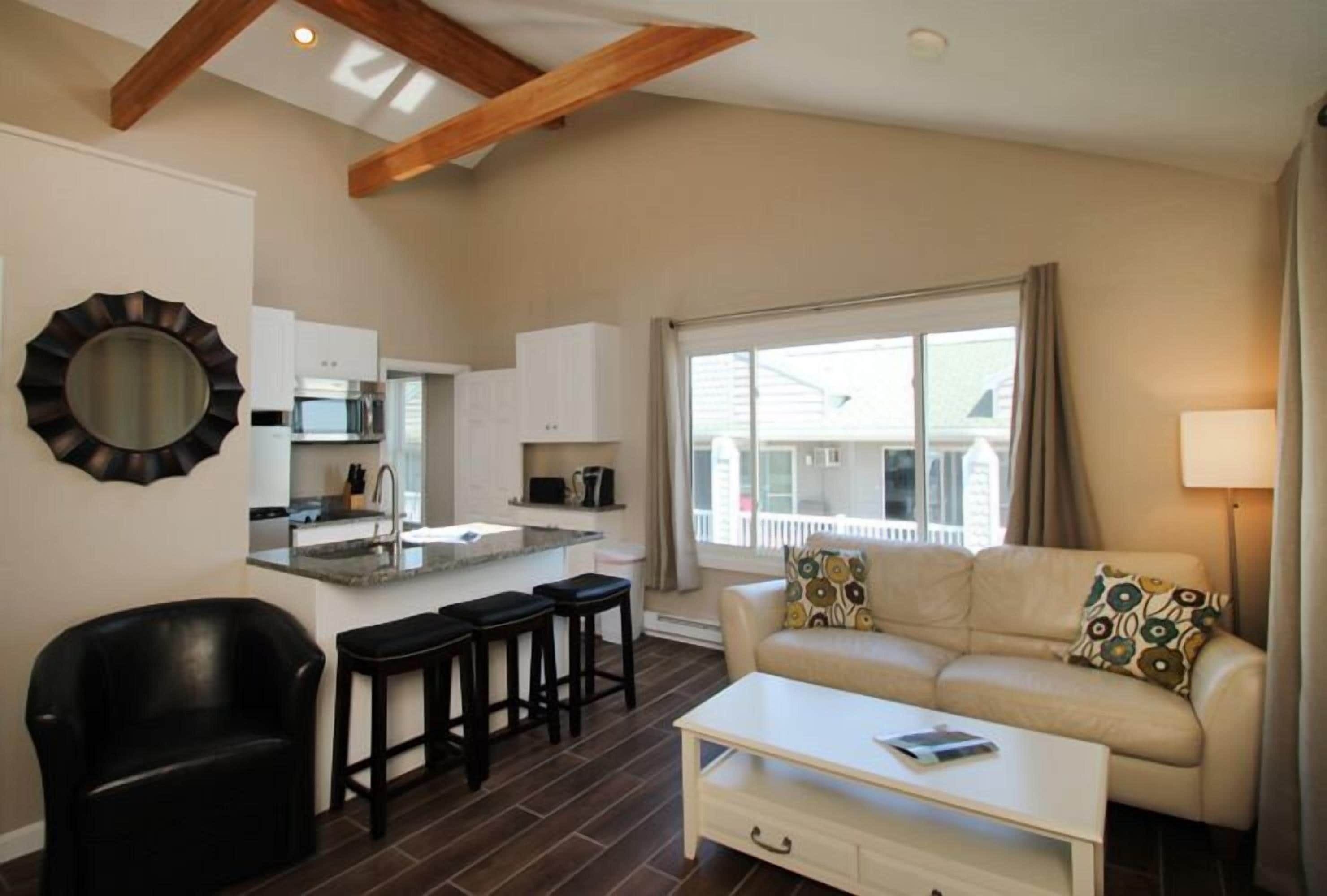 Suite | Private kitchen | Full-size fridge, microwave, stovetop, coffee/tea maker