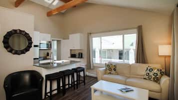 Suite | Private kitchen | Full-size fridge, microwave, stovetop, coffee/tea maker