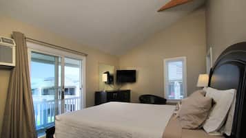 Suite | Individually decorated, individually furnished, free WiFi, bed sheets