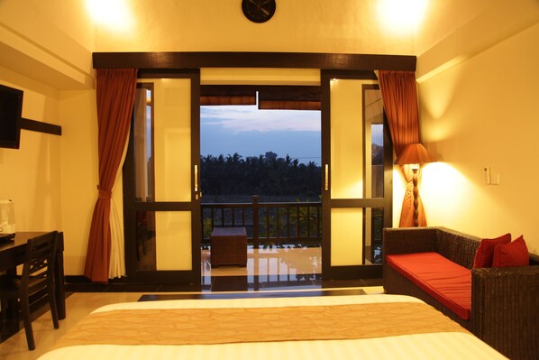 Villa, 2 habitaciones, alberca privada | Caja de seguridad en la habitación, escritorio y camas extra