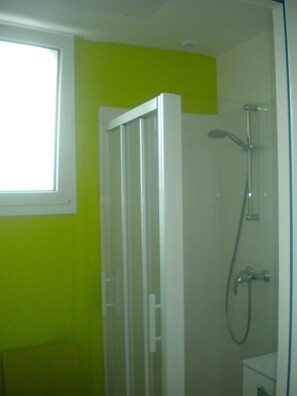 Family Apartment, Private Bathroom (cote jardin) | Bathroom