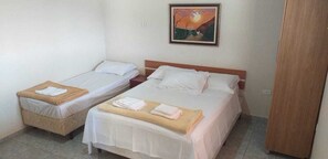 Minibar, free WiFi, bed sheets